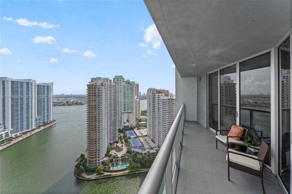 495 Brickell Ave #3208 Miami, FL 33131