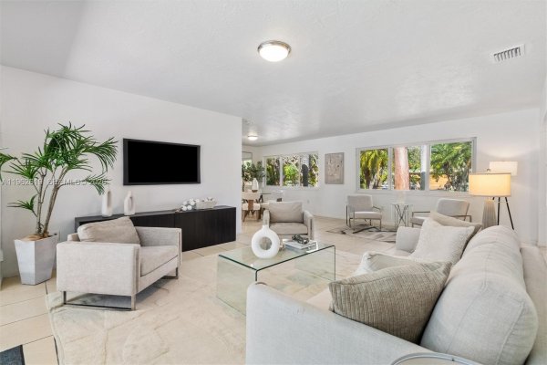 8260 SW 133rd St Pinecrest, FL 33156