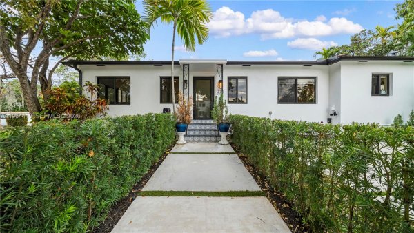 375 SW 32nd Rd Miami, FL 33129