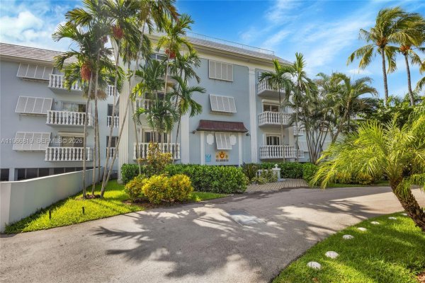 1150 Madruga Ave #B301 Coral Gables, FL 33146