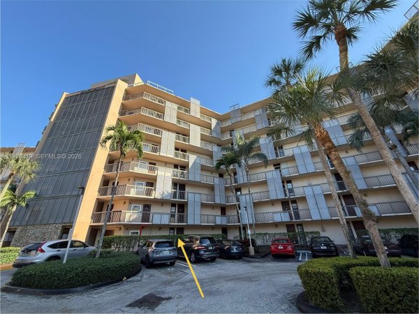 3301 N Country Clb Dr #106 Aventura, FL 33180