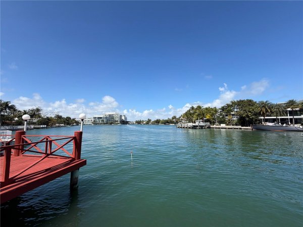 4730 Pine Tree Dr #11 Miami Beach, FL 33140