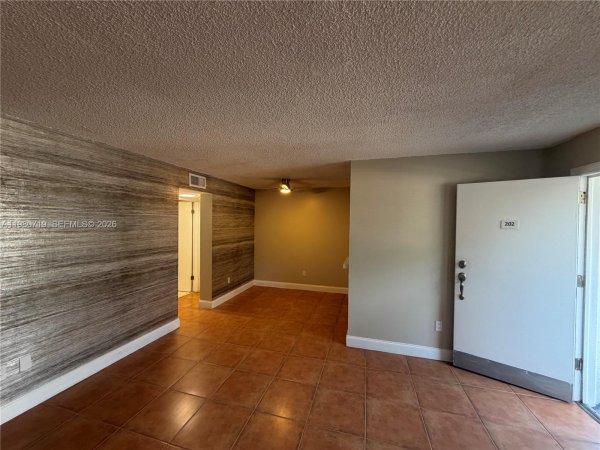 1801 S Treasure Dr #202 North Bay Village, FL 33141