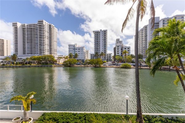 2445 Lake Pancoast Dr #J Miami Beach, FL 33140