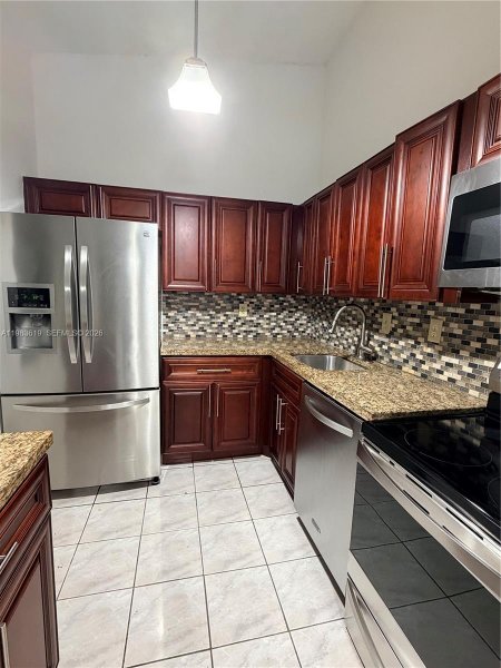 927 NE 199th St #206 Miami, FL 33179