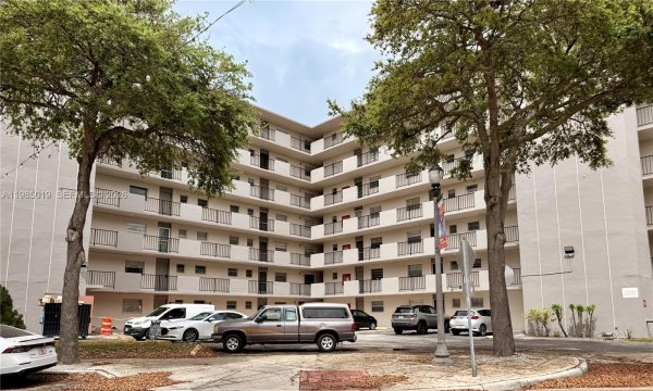 16410 Miami Dr #406 North Miami Beach, FL 33162