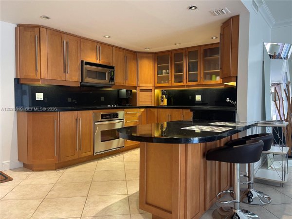 199 Ocean Ln Dr #413 Key Biscayne, FL 33149