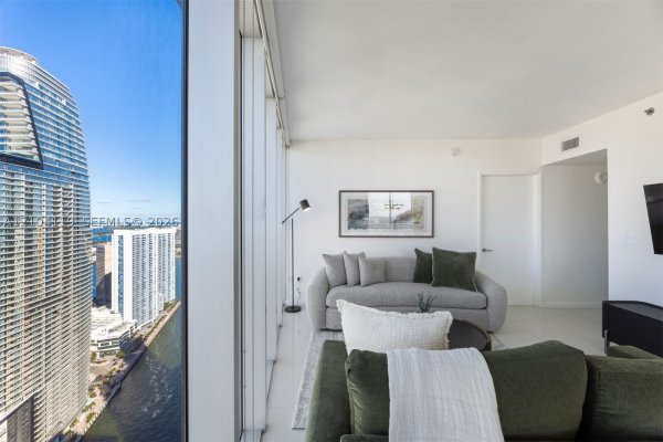 485 Brickell Ave #4804 Miami, FL 33131