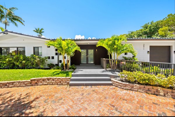 2811 NE 53rd Lighthouse Point, FL 33064