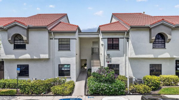 5267 Europa Dr #C Boynton Beach, FL 33437