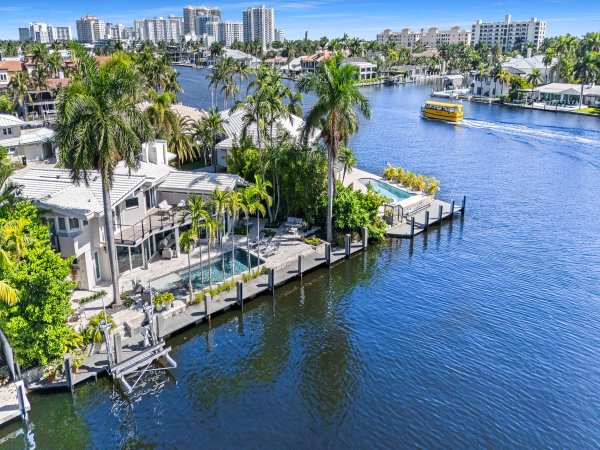 2880 NE 24th Pl Fort Lauderdale, FL 33305