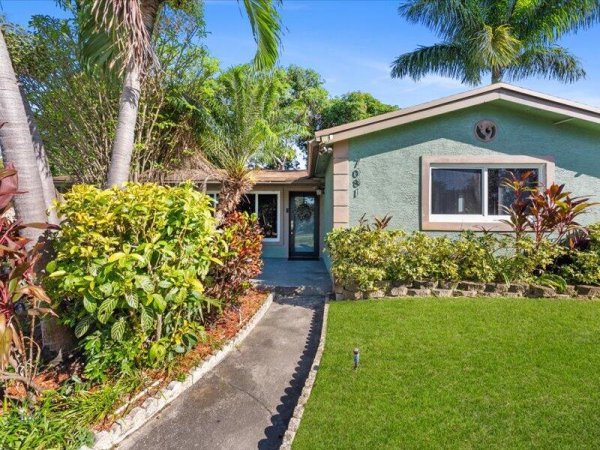 7081 SW 30th St Miramar, FL 33023