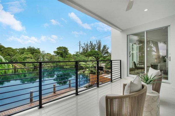 1129 NE 18th Ct #1129 Fort Lauderdale, FL 33305