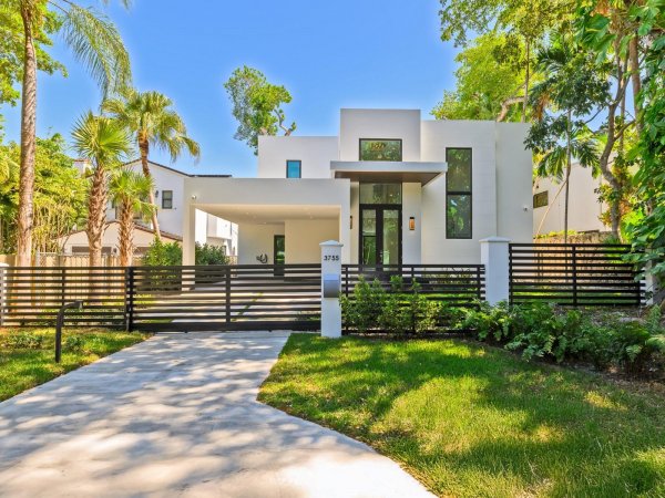 3755 Solana Miami, FL 33133