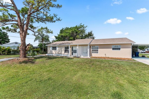 308 Stillwater Dr Jupiter, FL 33458