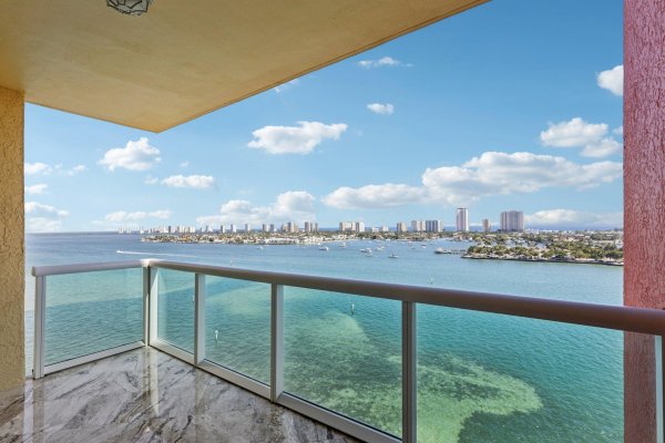 2640 Lake Shr #1510 Riviera Beach, FL 33404