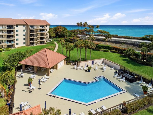 401 Ocean Blfs #104 Jupiter, FL 33477