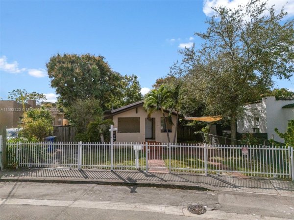 260 NW 34th St Miami, FL 33127