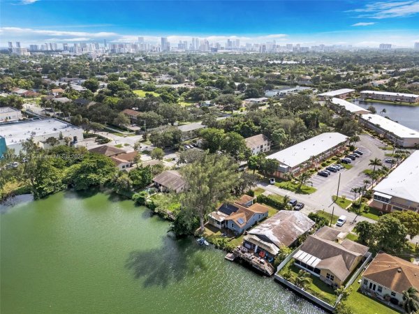 1020 SW 8th St #1020 Hallandale Beach, FL 33009