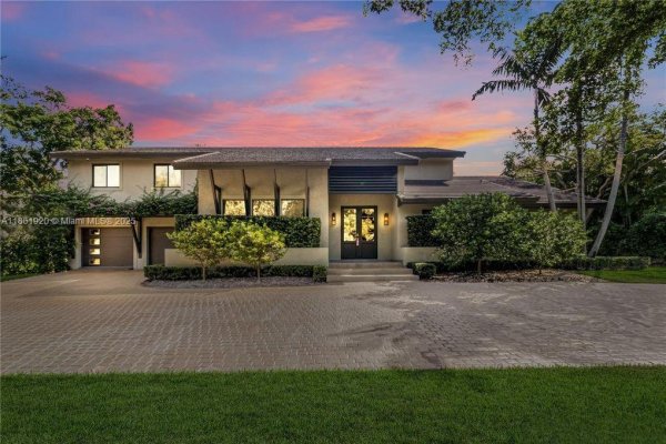 371 Isla Dorada Blvd Coral Gables, FL 33143 371 Isla Dorada Blvd Coral Gables, FL 33143