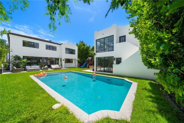 5728 Pine Tree Dr Miami Beach, FL 33140 5728 Pine Tree Dr Miami Beach, FL 33140