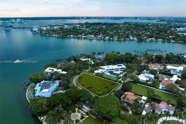 31 La Gorce Cir Miami Beach, FL 33141