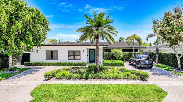 12855 Maple Rd North Miami, FL 33181