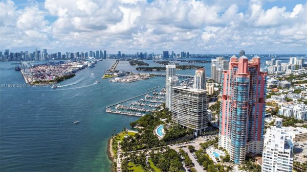 300 S Pointe Dr #3105 Miami Beach, FL 33139 300 S Pointe Dr #3105 Miami Beach, FL 33139