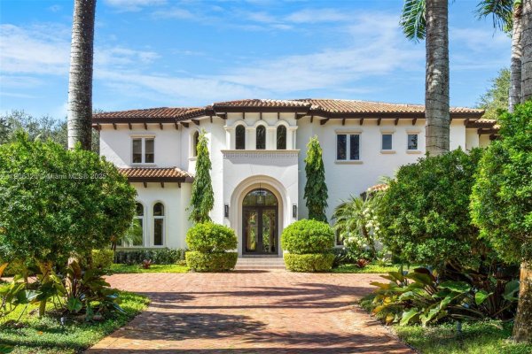 8900 SW 62nd Ct Pinecrest, FL 33156