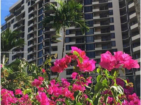 520 Brickell Key Dr #A1615 Miami, FL 33131