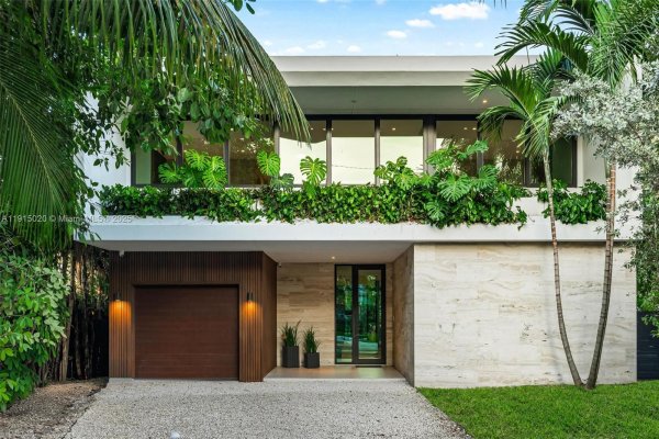 77 SW 18th Ter #N/A Miami, FL 33129