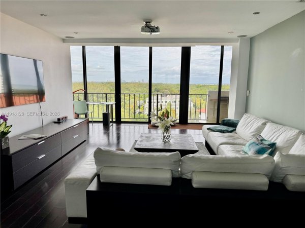 77 Crandon Blvd #10A Key Biscayne, FL 33149