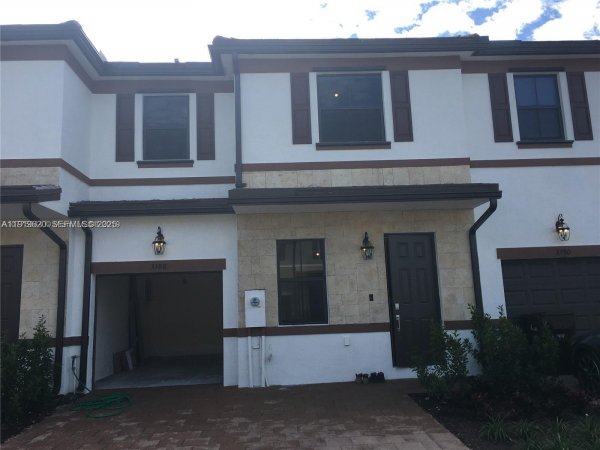 3388 W 100th Ter Hialeah, FL 33018