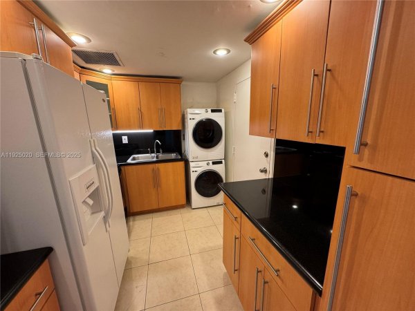 145 SE 25th Rd #601 Miami, FL 33129