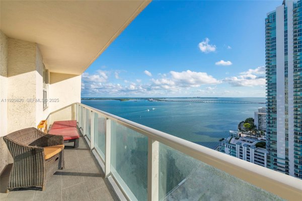 1155 Brickell Bay Dr #2605 Miami, FL 33131