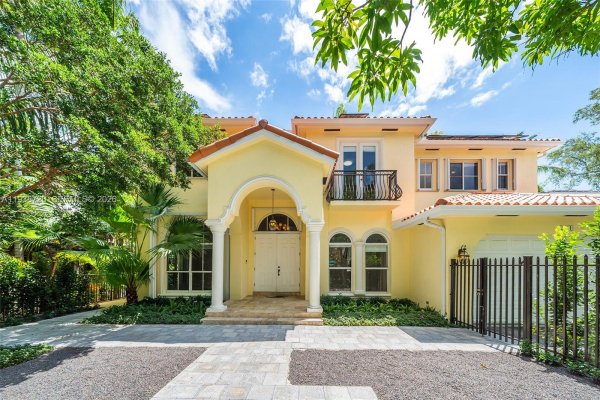 3211 Morris Ln Miami, FL 33133