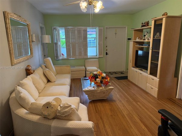 2560 SW 22nd Ave Miami, FL 33133