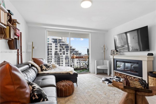 770 Claughton Is Dr #1705 Miami, FL 33131