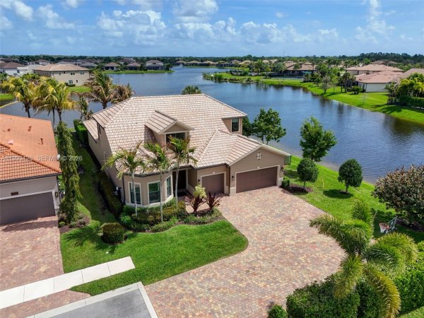130 Blanca Isles Ln Jupiter, FL 33478