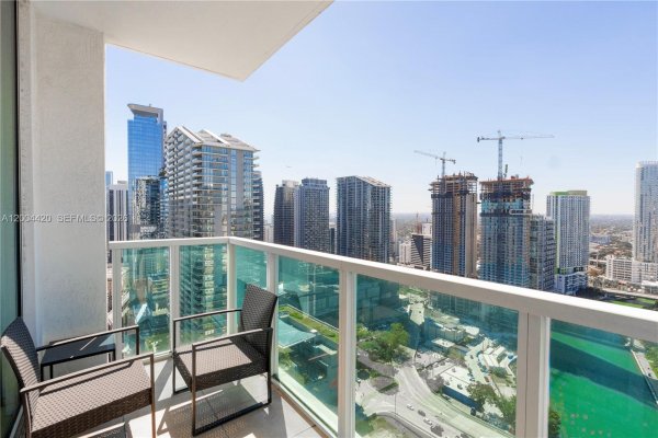 31 SE 5th St #4121 Miami, FL 33131