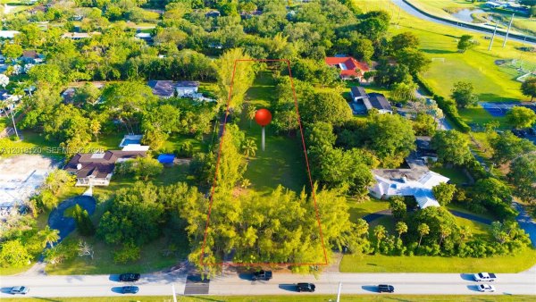 9840 SW 104th St Miami, FL 33176