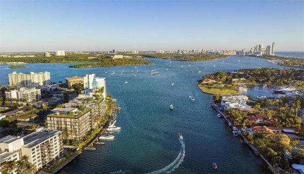 10141 Bay Hbr Dr #301 Miami, FL 33154