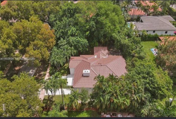528 Sevilla Ave Coral Gables, FL 33134