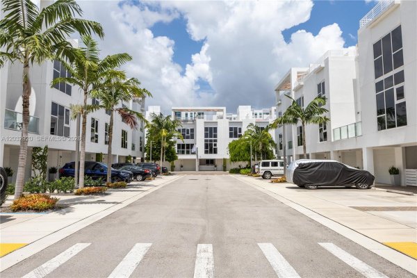 455 NE 39th St #109 Miami, FL 33137