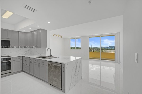 2775 NE 187th St #514 Aventura, FL 33180
