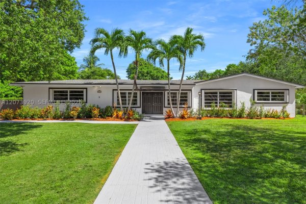 8261 SW 142nd St Palmetto Bay, FL 33158