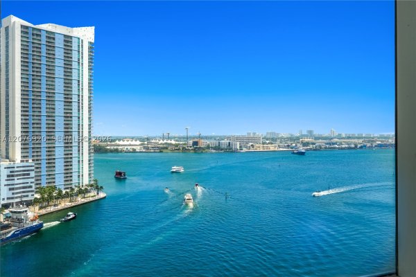901 Brickell Key Blvd #1807 Miami, FL 33131