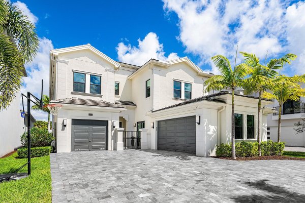 9065 Benedetta Boca Raton, FL 33496
