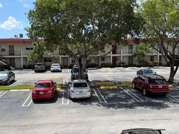 31 Abbey Ln #206 Delray Beach, FL 33446