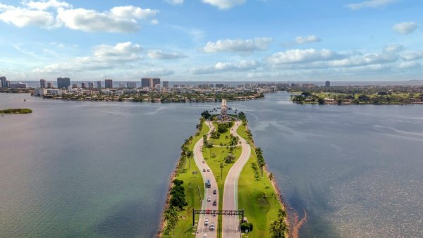 11930 N Bayshore Dr #404 North Miami, FL 33181